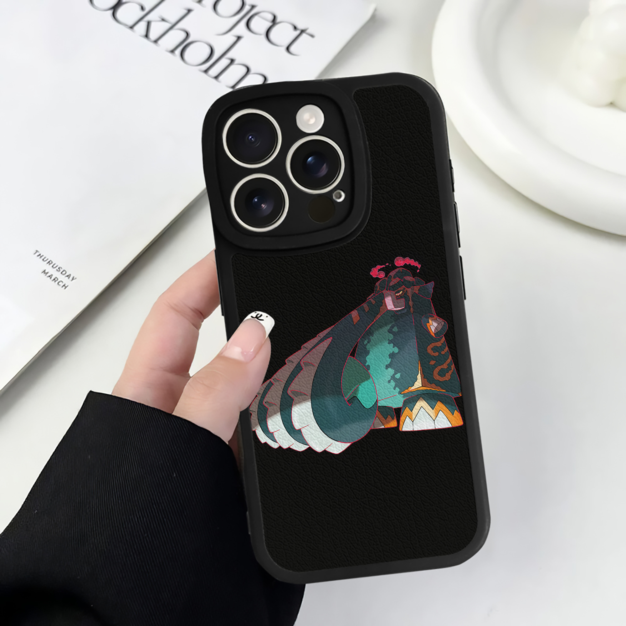 （画像用） ポケットモンスター Pokémon 【iPhone 16シリーズ対応】シリコンスマホケース（レザー調） 材質：シリコン